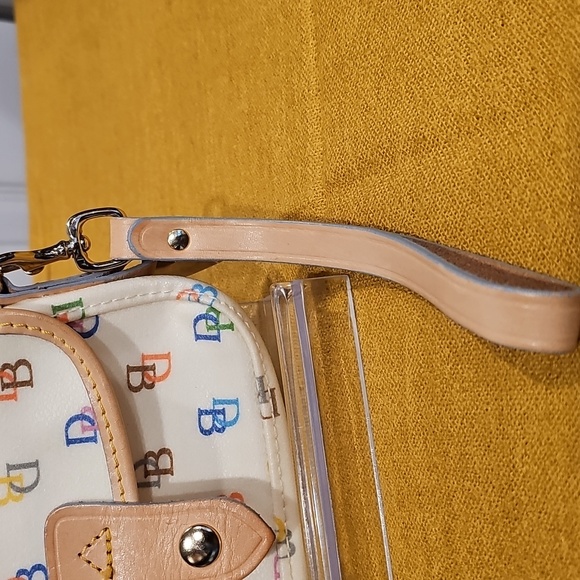 Dooney & Bourke Wristlet - Like New - Picture 4 of 5